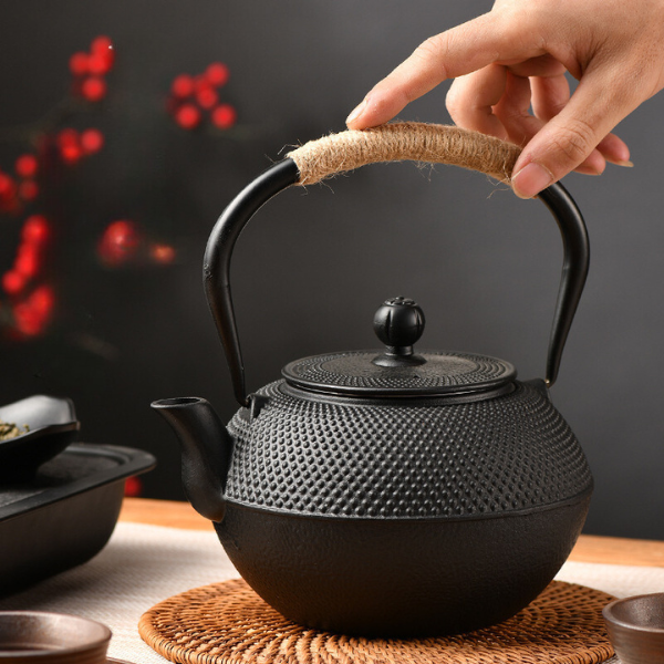 Théière en Fonte Japonaise "Kurojin"