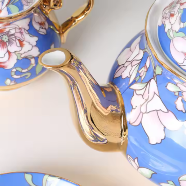 Théière en Porcelaine Anglaise "Lovianne"