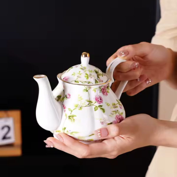 Théière en Porcelaine Anglaise - Camilia