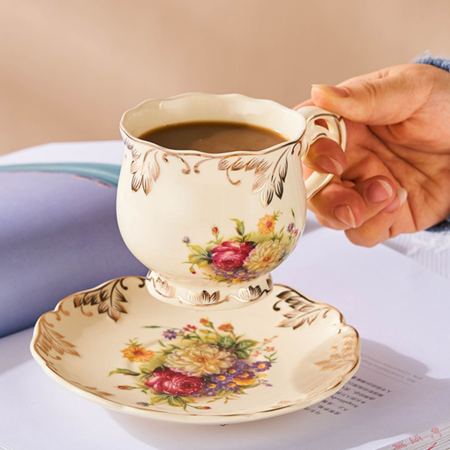 Set de 4 Tasses en Porcelaine Florale – Lady Daphné
