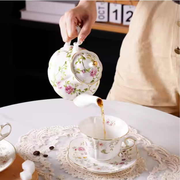Théière en Porcelaine Anglaise - Camilia